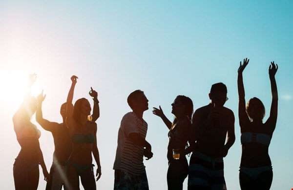 Zomerse deuntjes: de Spaanse taal blijkt hét ingrediënt voor een zomerhit Zomerse deuntjes: de Spaanse taal blijkt hét ingrediënt voor een zomerhit